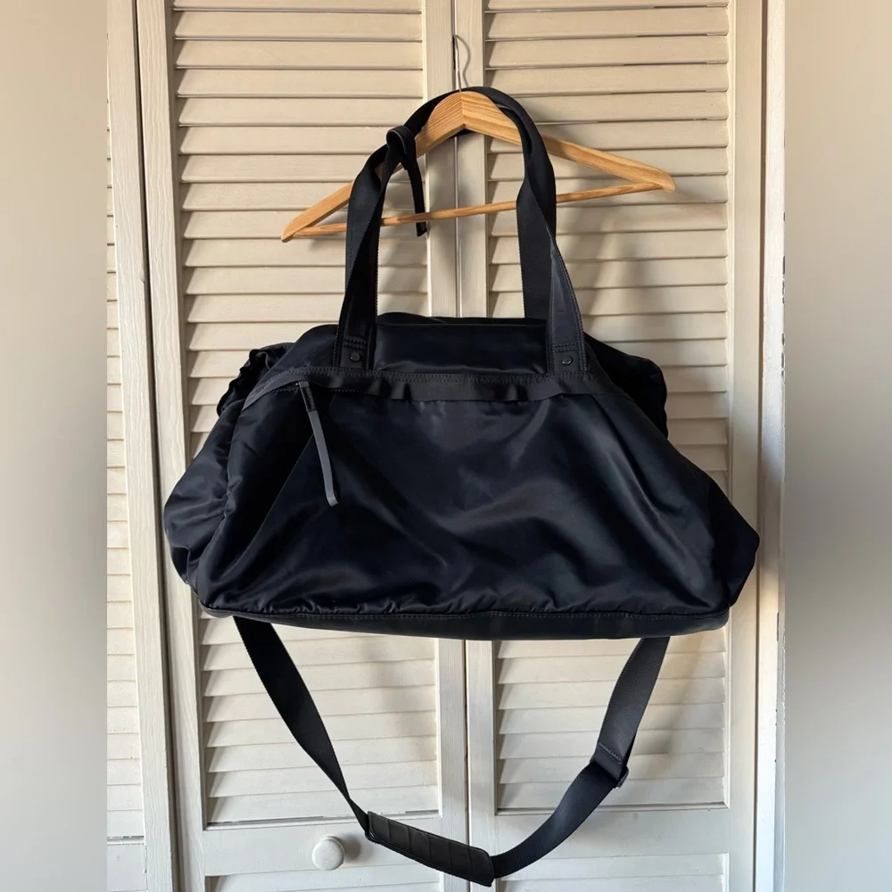 Lululemon all day Duffel Bag - Picture 4 of 16
